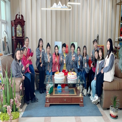 红星筛网的半边天，值此佳节集体亮相了，进来送祝福吧