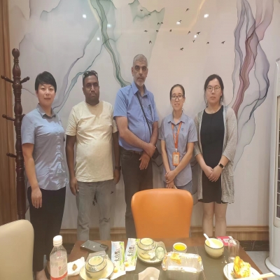 热烈欢迎阿尔法及利亚外商到我公司考察访问