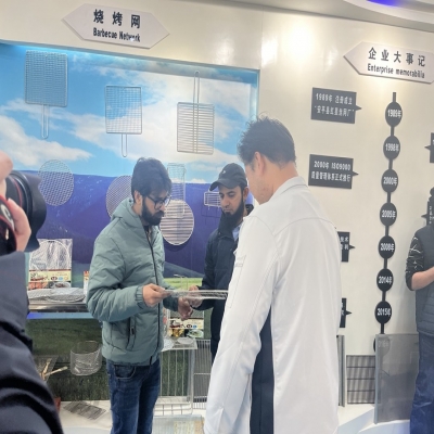 红星筛网新年复工第一天，欢迎外国客商的来访参观