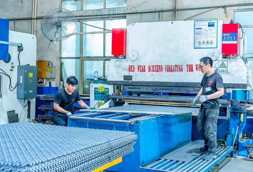 Characteristics of manganese steel welded screen