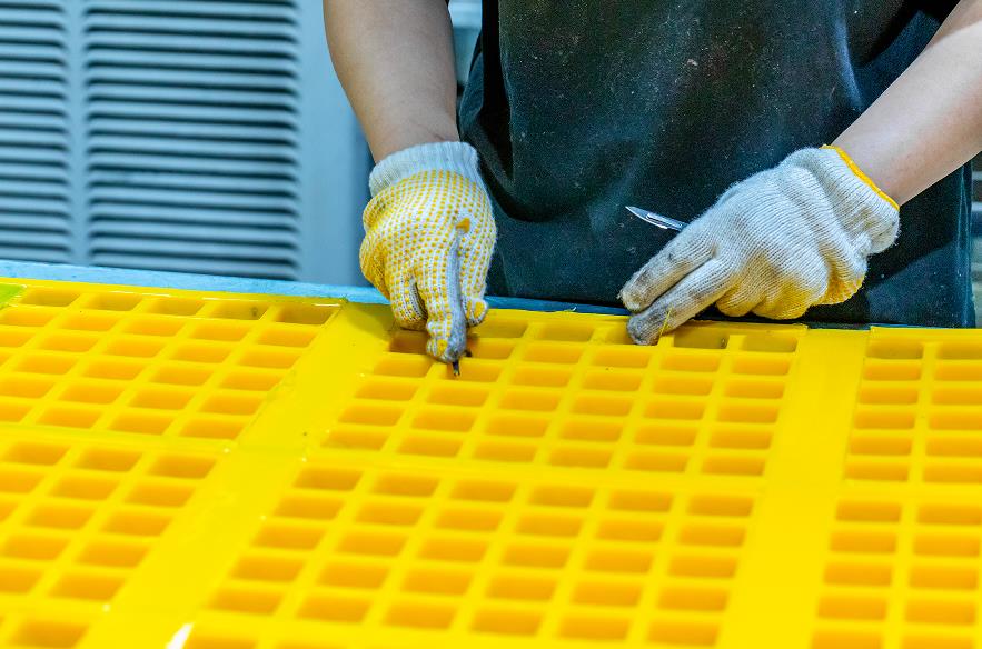 Correct installation method of polyurethane screen plate