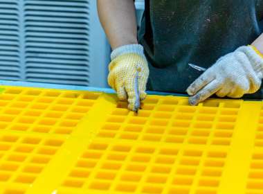 How to install polyurethane screen?