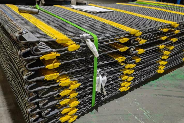 What is the basis for selecting polyurethane sieve plates?