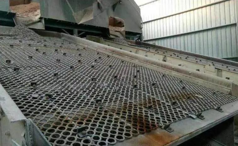 The Importance and Application of Quarry Vibrating Screen Mesh in the Quarrying Industry