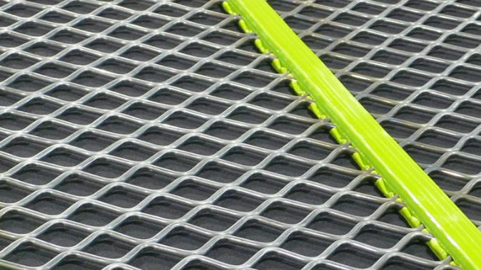 The Role of Slotted Crimped Self-Cleaning Screens in Screening Efficiency