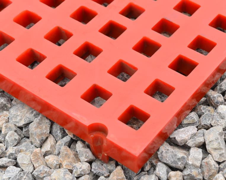 What are the factors that affect the life of polyurethane screens?