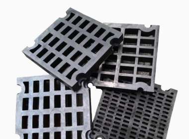 Is the rubber screen more durable than the metal screen?